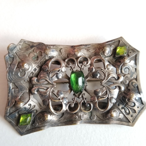 Antique brooch sash pin faux buckle green silver tone Edwardian C clasp - Picture 3 of 15